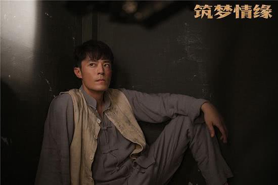 逆境不倒：那些百战不殆的足球战神