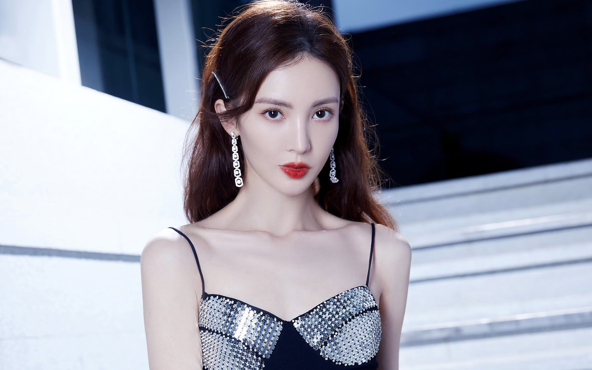 明星球员伤愈复出状态回升明显，足球明星受伤