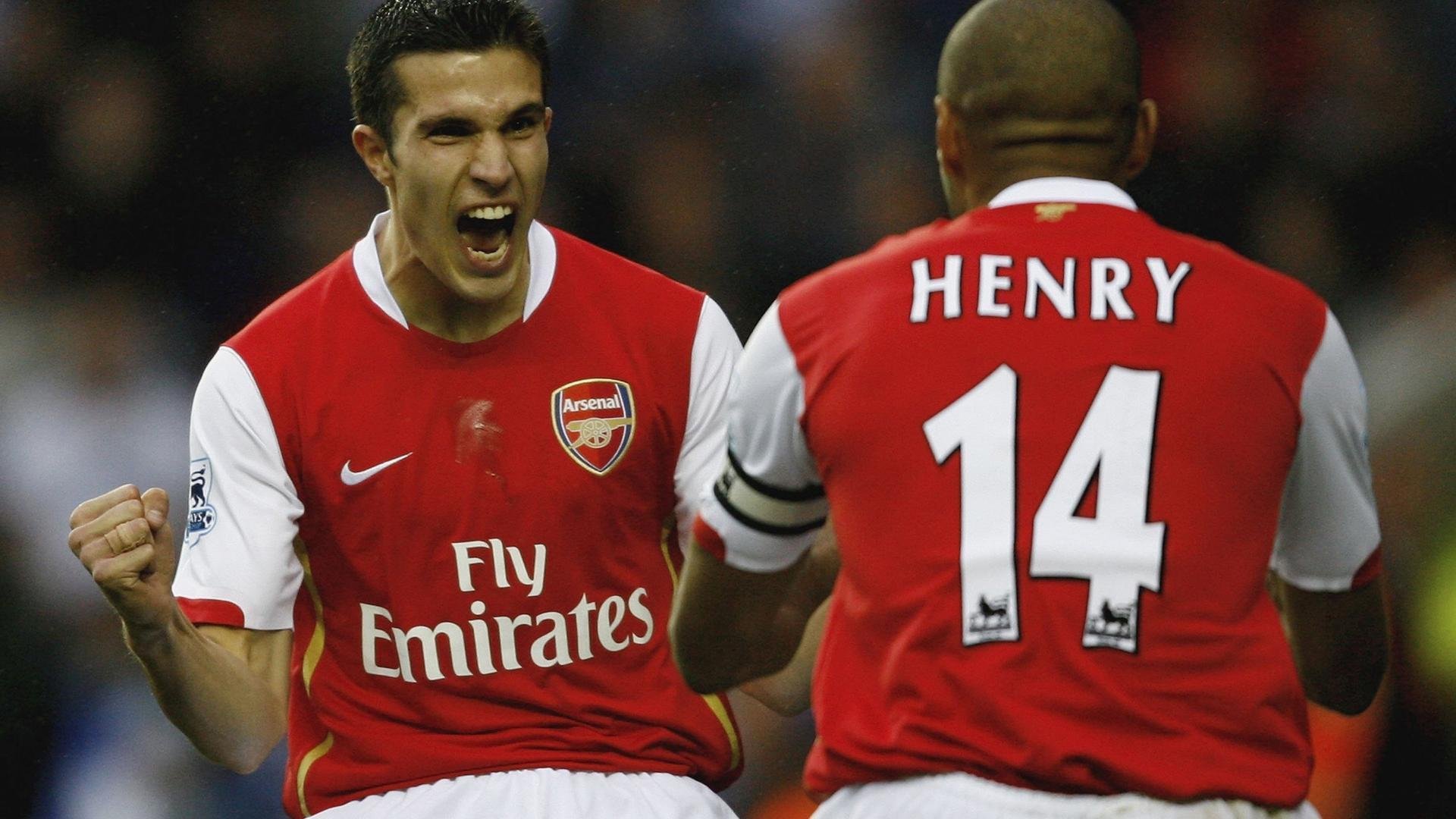 线上线下结合的全民足球热潮，掀起运动新范式，线上踢球